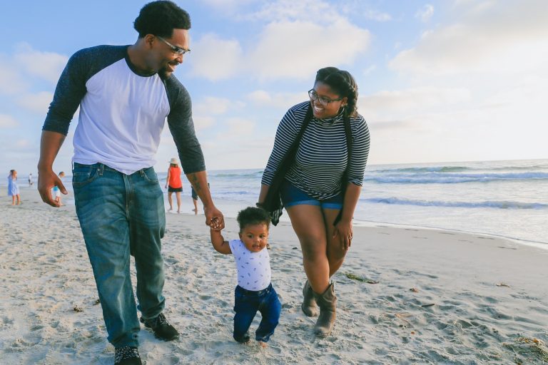 family, beach, sea-5469315.jpg